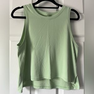 Lululemon cropped workout tank